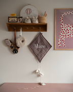 Stoffen vlieger met naam geborduurd