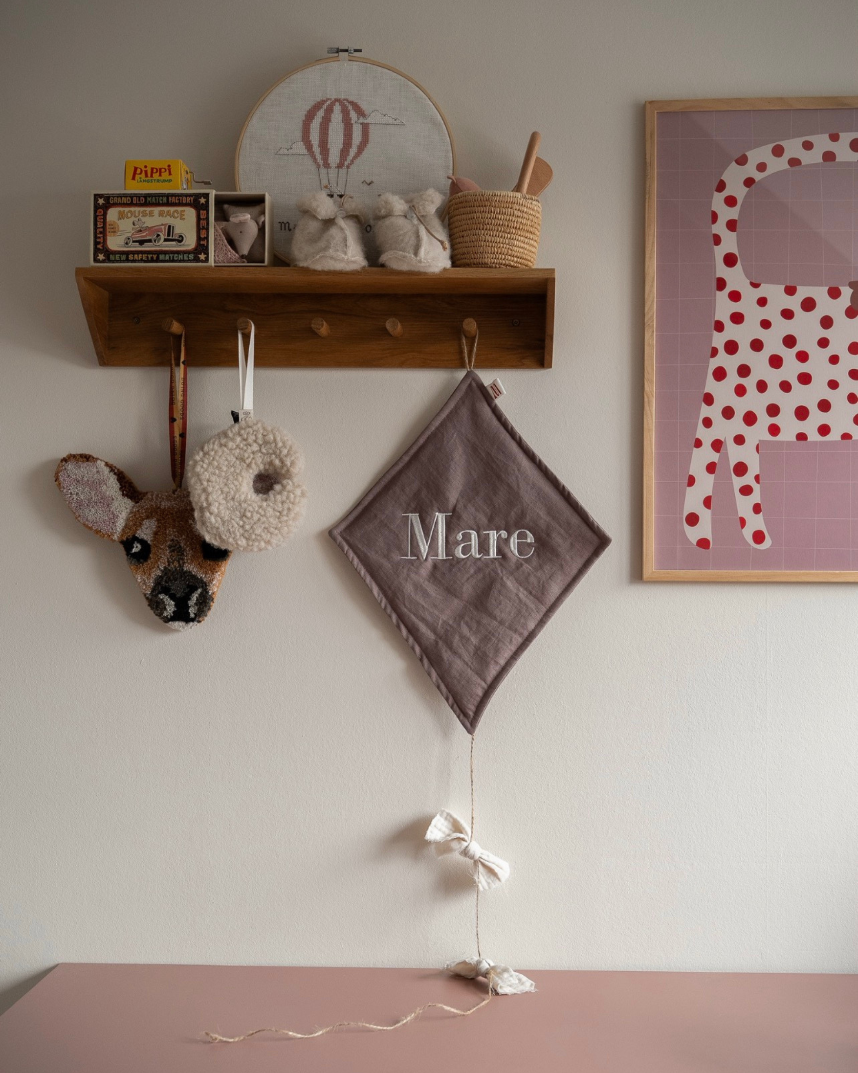 Stoffen vlieger met naam geborduurd