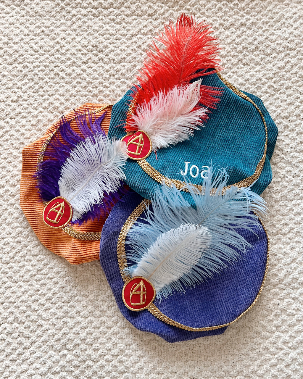 Kleurrijke Pietenmutsjes met Sint logo en naam