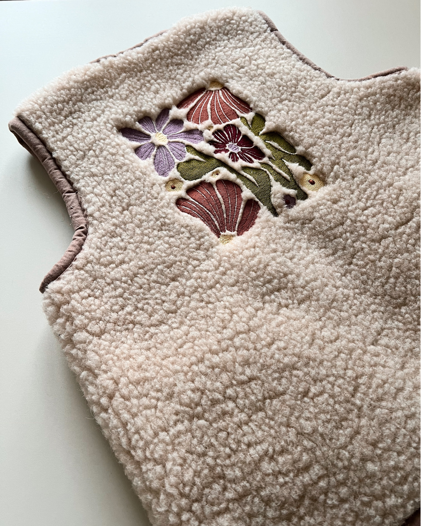 Wollen Unisex bodywarmer gepersonaliseerd