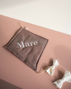 Stoffen vlieger met naam geborduurd