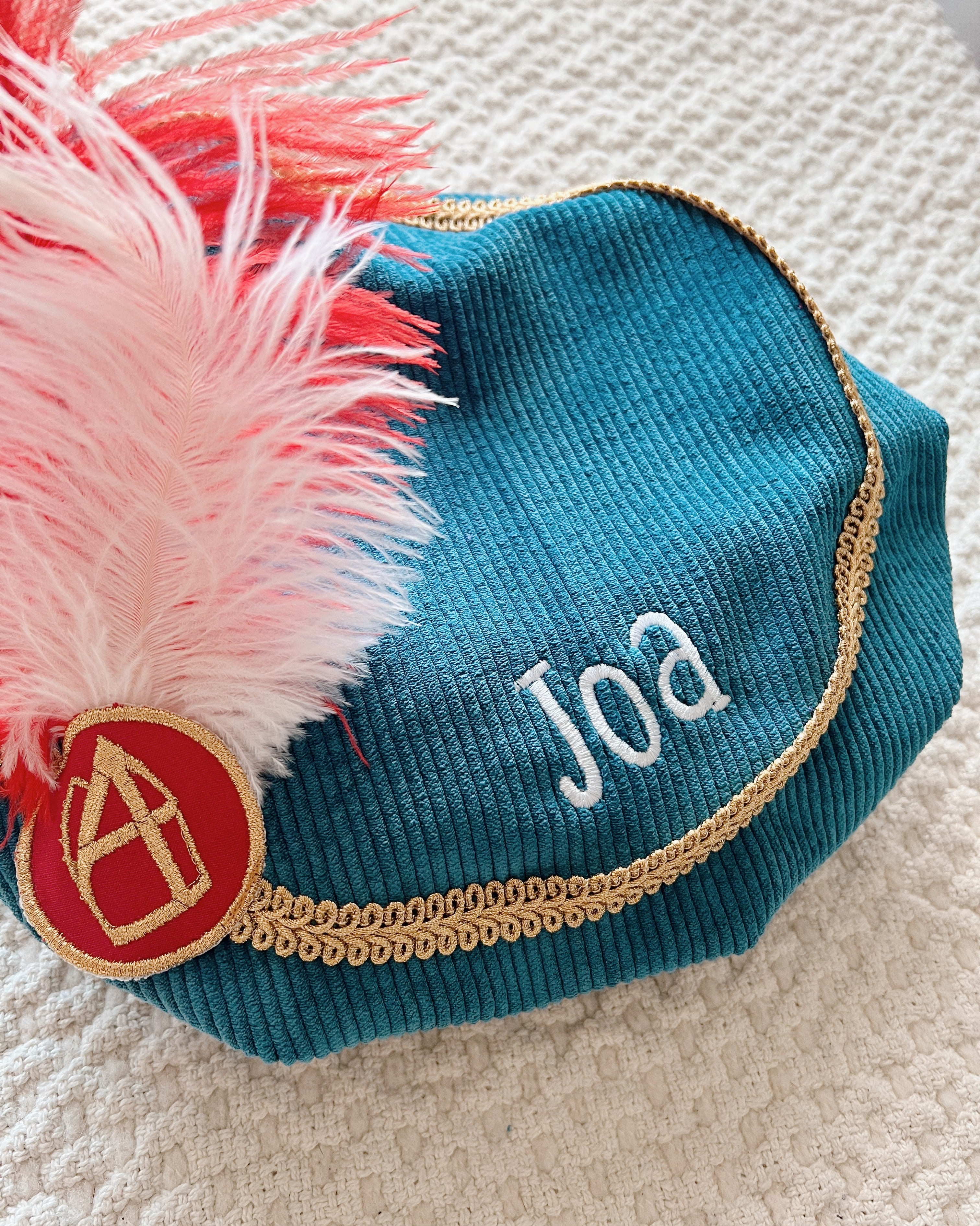 Kleurrijke Pietenmuts met Sint logo en naam