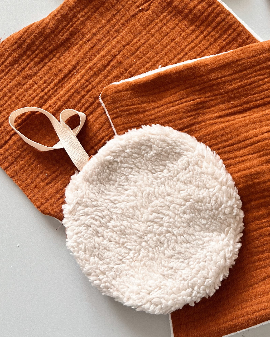 Speendoekje teddy/hydrofiel cognac achterkant