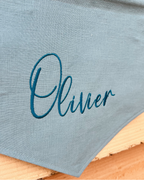 Geborduurde linnen wandhanger met naam in sierlijk letterype