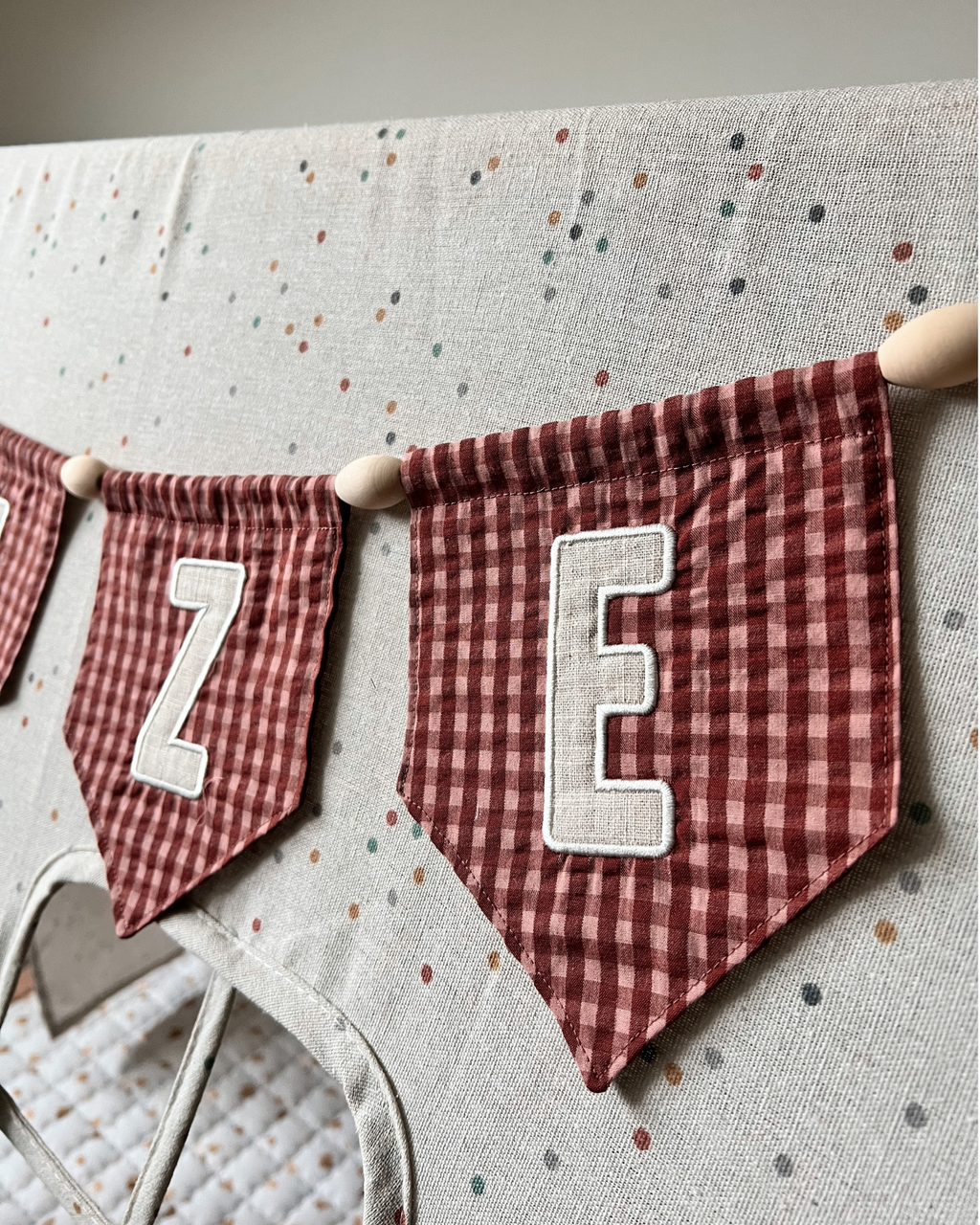 Vlaggenlijn met naam Tea Rose Outline Round