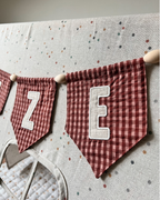 Vlaggenlijn met naam Tea Rose Outline Round